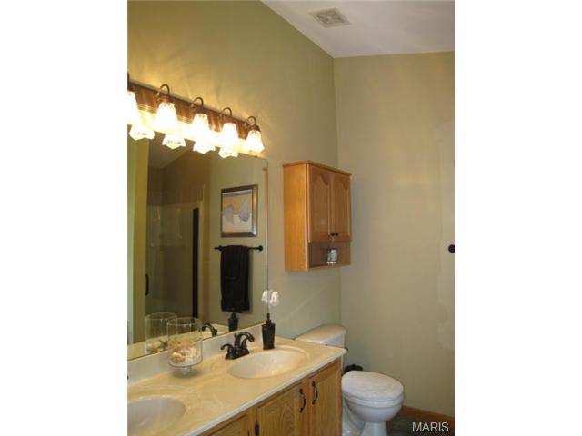 2424 Eagle Forest Dr, Saint Charles, MO 63303 photo 13