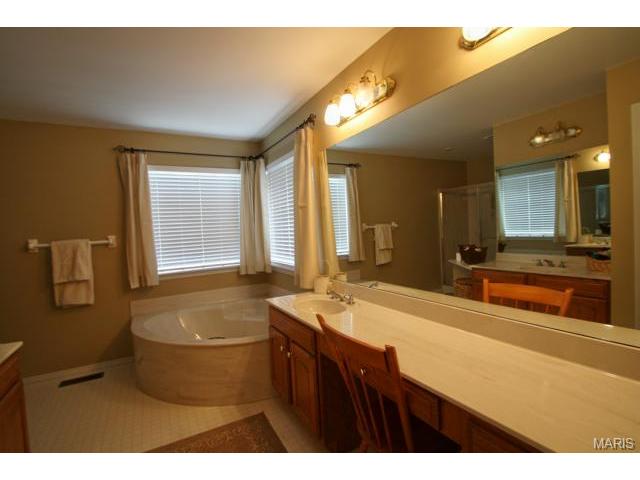 5705 Westchester Mdw, Weldon Spring, MO 63304 photo 9