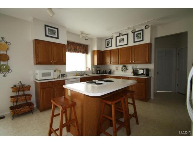 5705 Westchester Mdw, Weldon Spring, MO 63304 photo 3