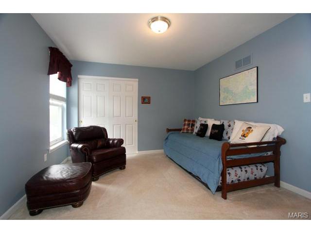 437 Castle Glen Ct, Ballwin, MO 63021 photo 15