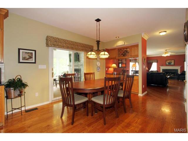 437 Castle Glen Ct, Ballwin, MO 63021 photo 6
