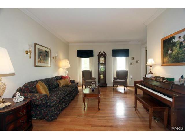 437 Castle Glen Ct, Ballwin, MO 63021 photo 4
