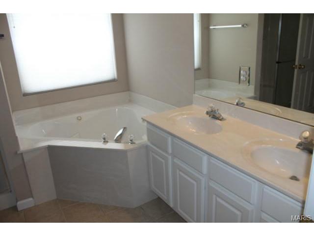 1414 Sunburst Dr, O'fallon, MO 63366 photo 9