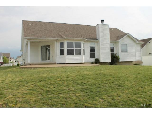1414 Sunburst Dr, O'fallon, MO 63366 photo 2