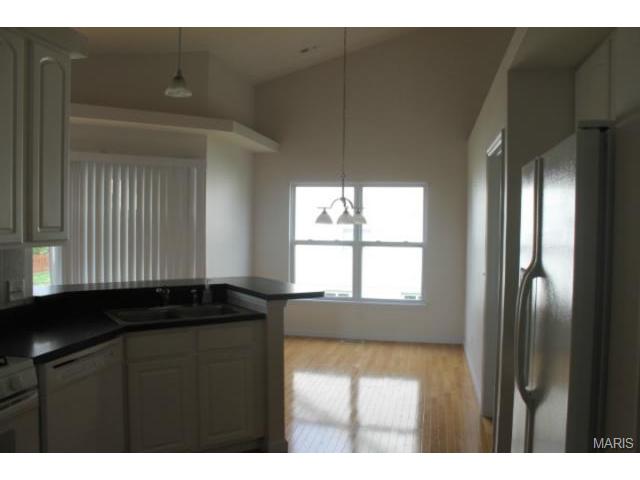 1414 Sunburst Dr, O'fallon, MO 63366 photo 4