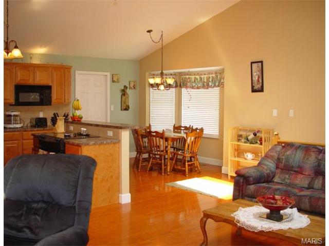 229 Maple Point Dr, Saint Charles, MO 63304 photo 2