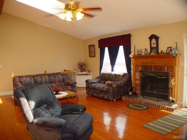 229 Maple Point Dr, Saint Charles, MO 63304 photo 3