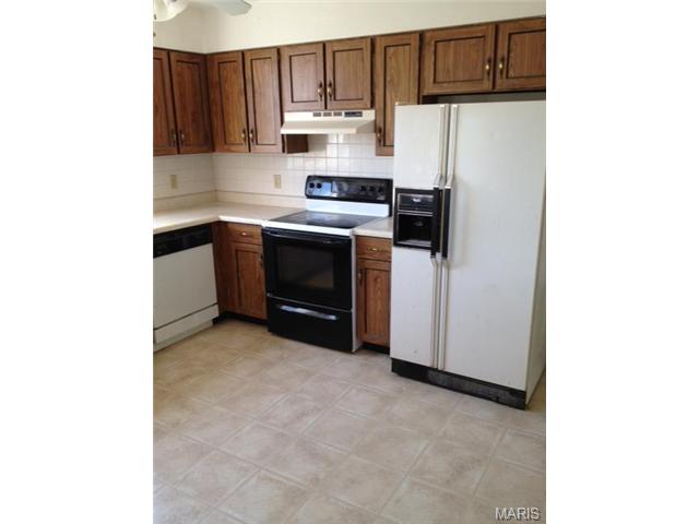 220 Brougham Dr, O'fallon, MO 63368 photo 8