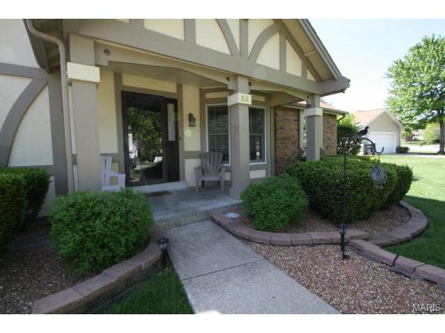 32 Fox Pointe Ct, Saint Charles, MO 63304 photo 2