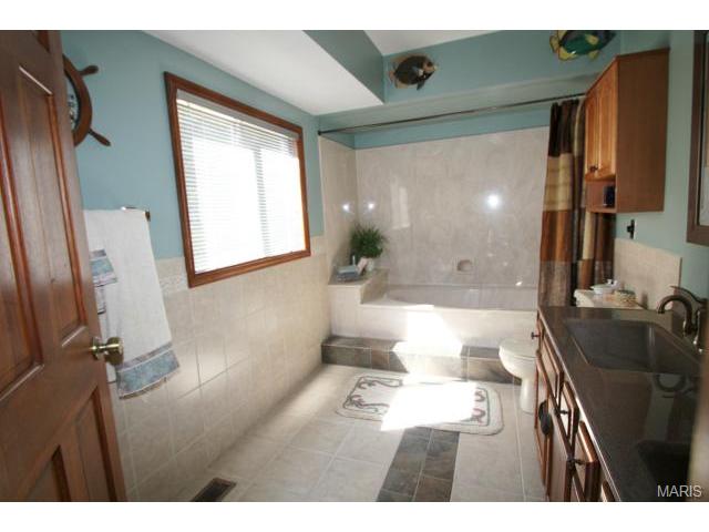 32 Fox Pointe Ct, Saint Charles, MO 63304 photo 9