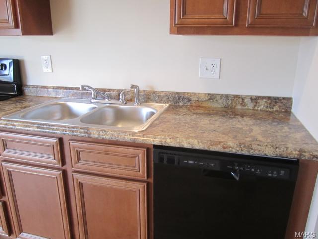 217 Roaring River Dr, O'fallon, MO 63366 photo 4