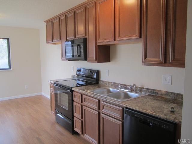 217 Roaring River Dr, O'fallon, MO 63366 photo 2