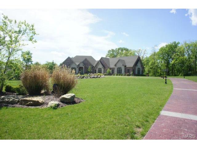 995 Stonecastle, O'fallon, MO 63366 photo 2