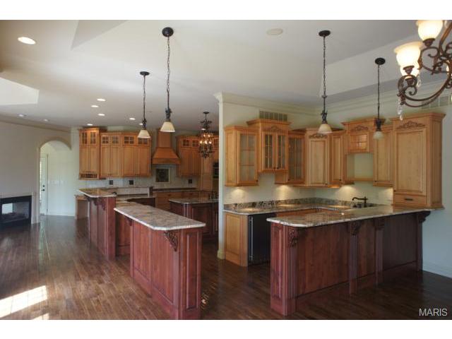 995 Stonecastle, O'fallon, MO 63366 photo 5