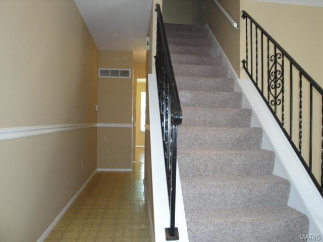 697 Walnut Point Ct, Ballwin, MO 63021 photo 1