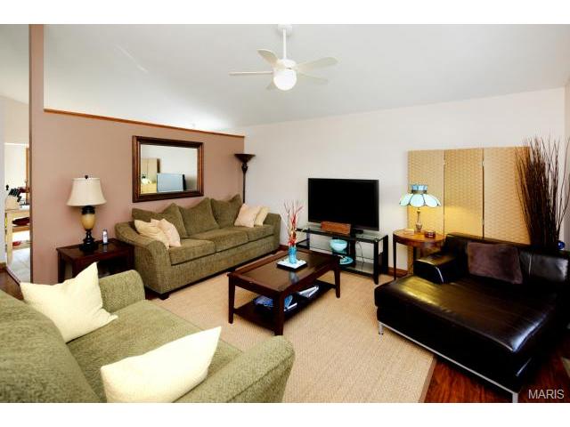 56 Mallard Pointe Dr, O'fallon, MO 63368 photo 2