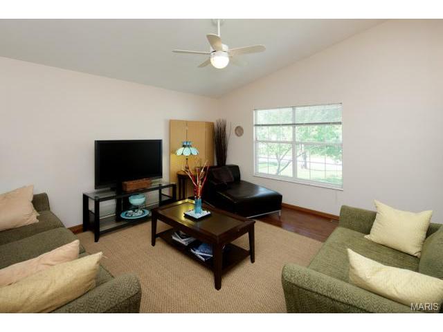 56 Mallard Pointe Dr, O'fallon, MO 63368 photo 3
