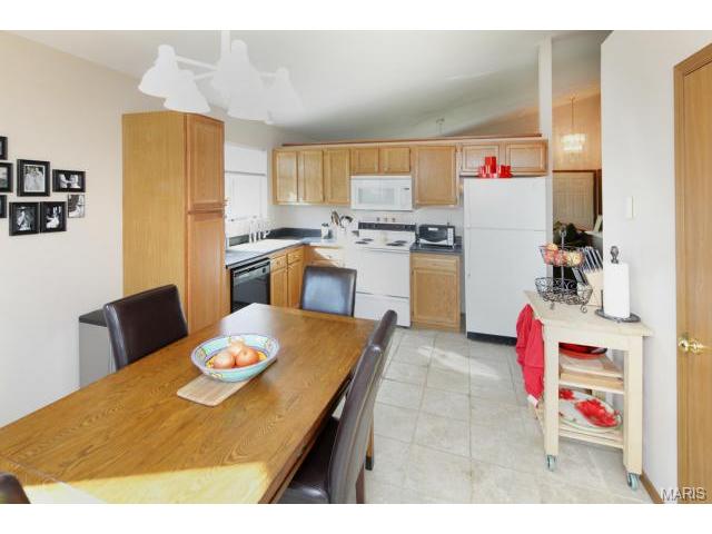 56 Mallard Pointe Dr, O'fallon, MO 63368 photo 4