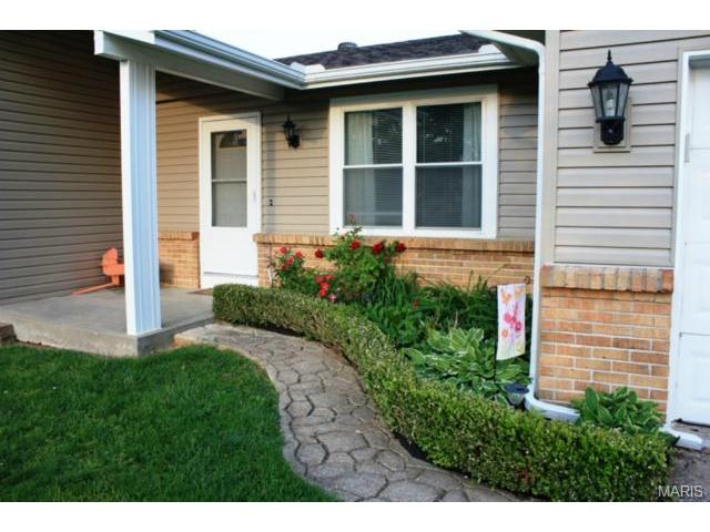 420 Westbrook Dr, O'fallon, MO 63366 photo 2