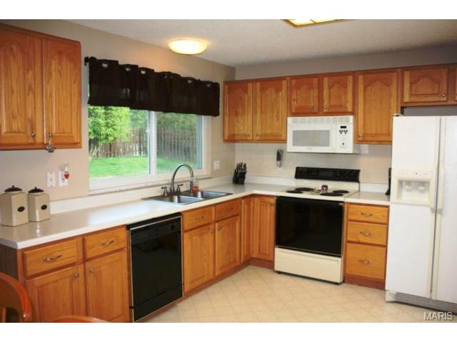420 Westbrook Dr, O'fallon, MO 63366 photo 6
