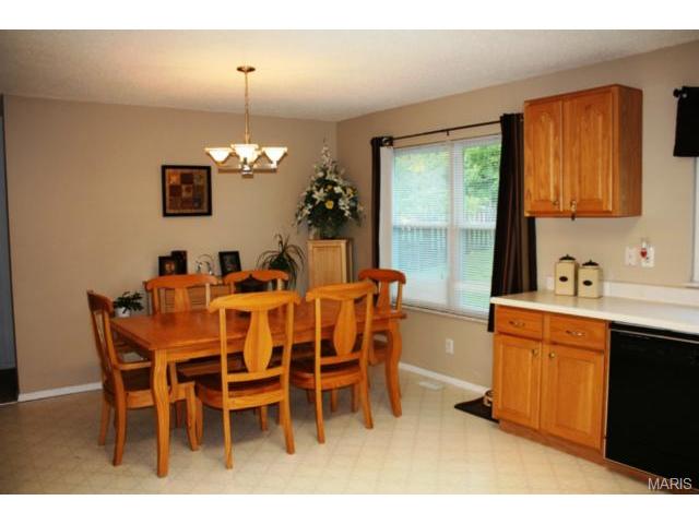420 Westbrook Dr, O'fallon, MO 63366 photo 5