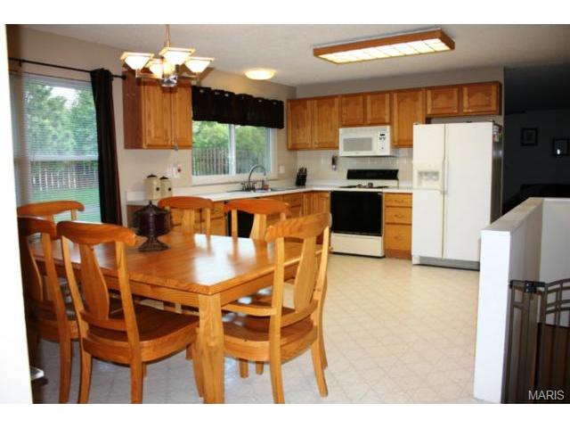 420 Westbrook Dr, O'fallon, MO 63366 photo 4