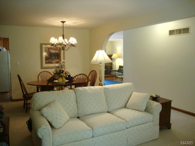 655 Running Creek Dr, Ballwin, MO 63021 photo 4