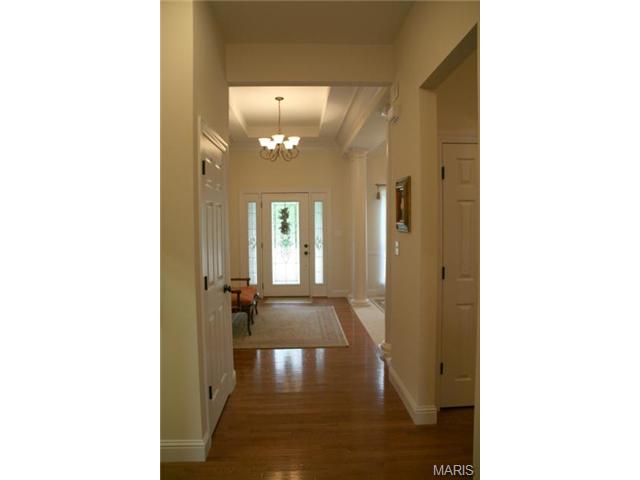 869 Kingsgate Dr, O'fallon, MO 63368 photo 3