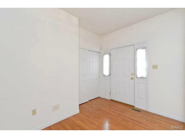 917 Cypress Trl, O'fallon, MO 63368 photo 4