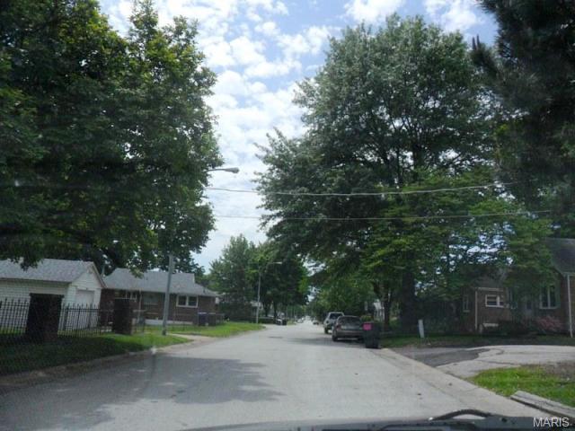 6933 Sharp Ave, Saint Louis, MO 63116 photo 3