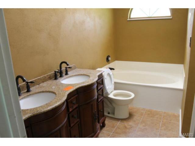 1211 Saddlemaker, Saint Charles, MO 63304 photo 3