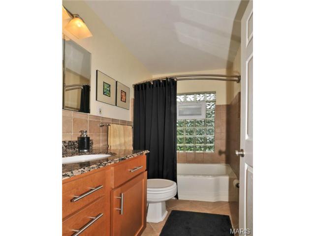 835 Warwick Ln, Glendale, MO 63122 photo 14