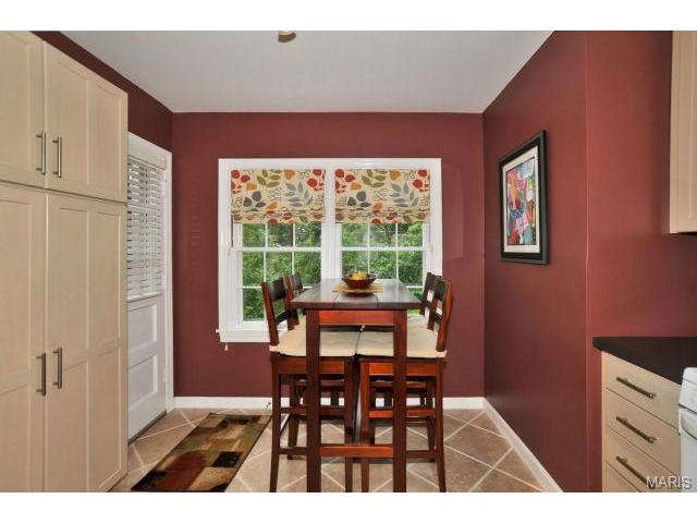 835 Warwick Ln, Glendale, MO 63122 photo 8