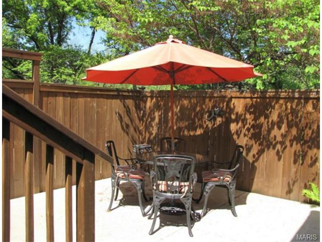 835 Warwick Ln, Glendale, MO 63122 photo 17