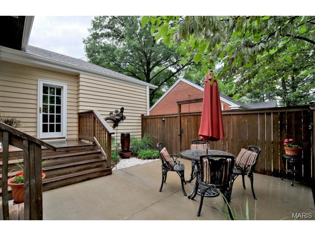 835 Warwick Ln, Glendale, MO 63122 photo 18
