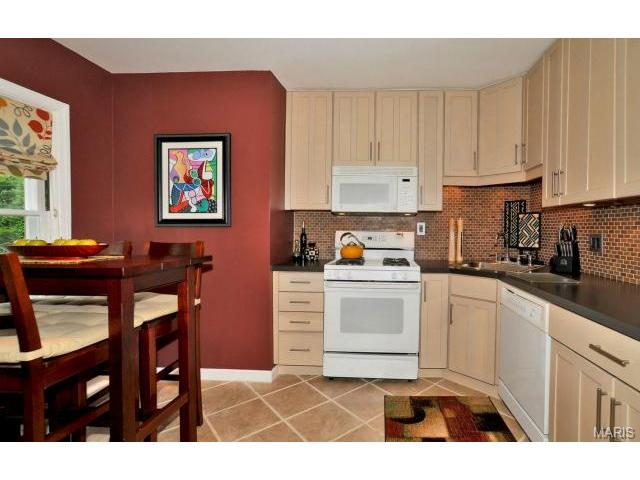835 Warwick Ln, Glendale, MO 63122 photo 2