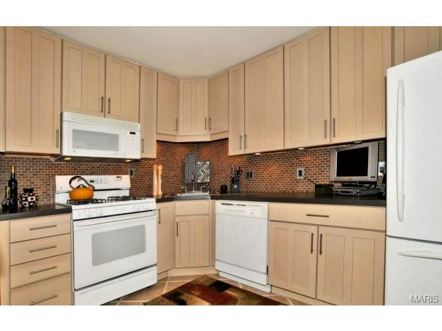 835 Warwick Ln, Glendale, MO 63122 photo 7