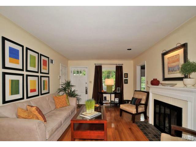 835 Warwick Ln, Glendale, MO 63122 photo 3