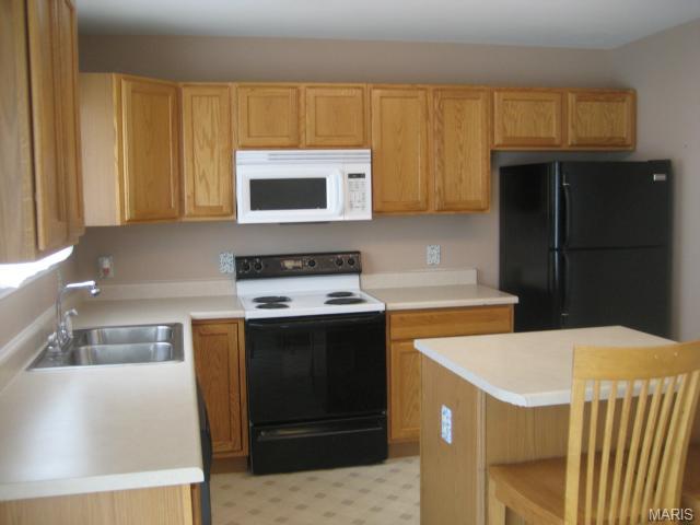3289 Mango Dr, Saint Charles, MO 63301 photo 4