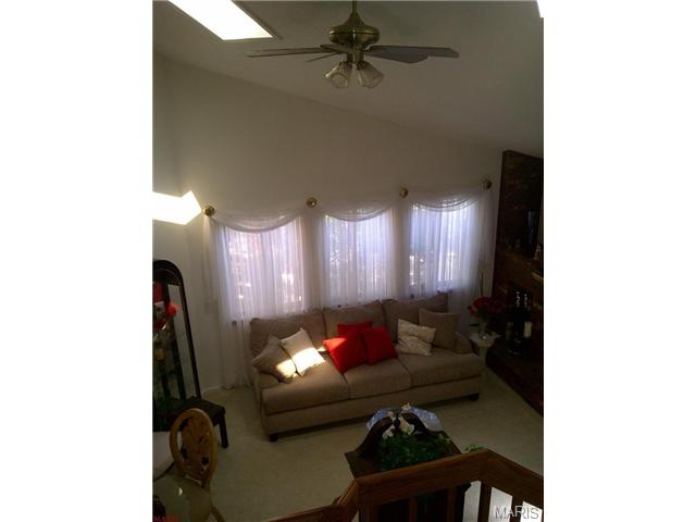 302 Hemingway Ln, Weldon Spring, MO 63304 photo 4