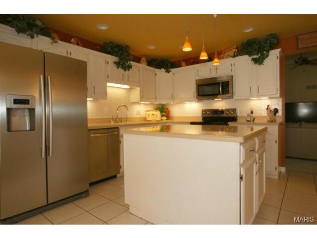 2409 Maple Tree Dr, Saint Charles, MO 63303 photo 9