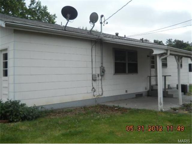 615 Peruque Dr, O'fallon, MO 63366 photo 2