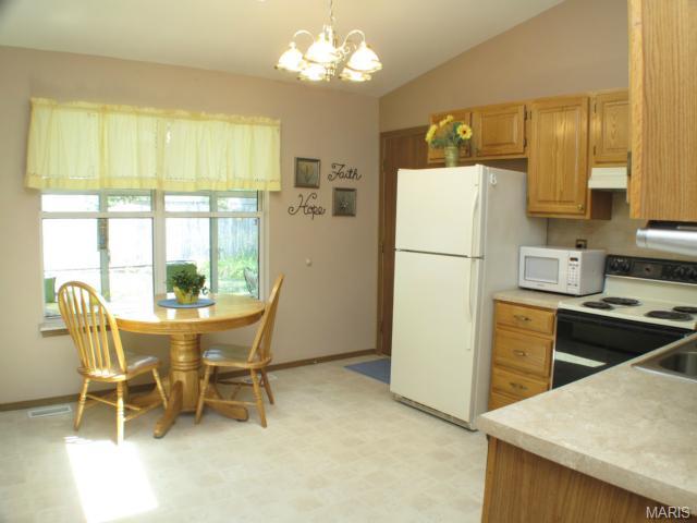 637 Sundance Dr, O'fallon, MO 63368 photo 6