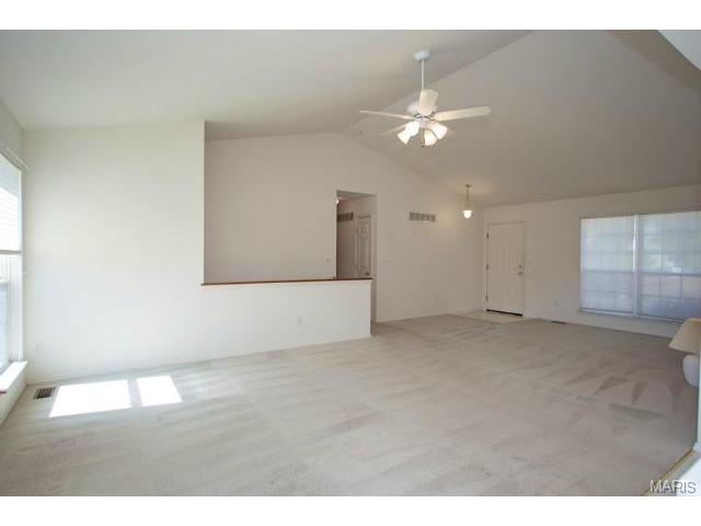 8 Royallbend, O'fallon, MO 63368 photo 3