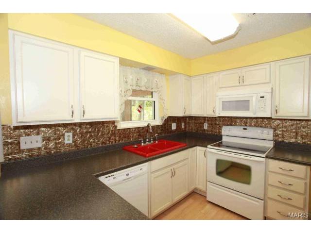 713 Levin Dr, O'fallon, MO 63366 photo 2