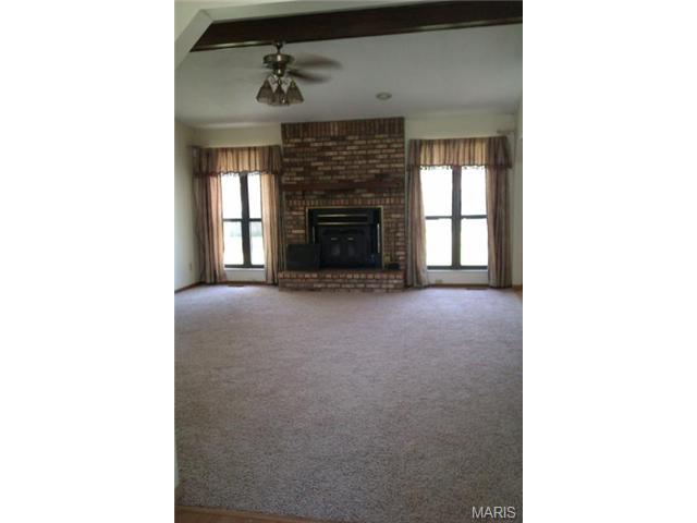 4 N Kern Dr, O'fallon, MO 63366 photo 3