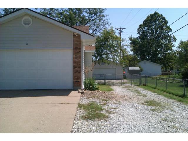 4 N Kern Dr, O'fallon, MO 63366 photo 2
