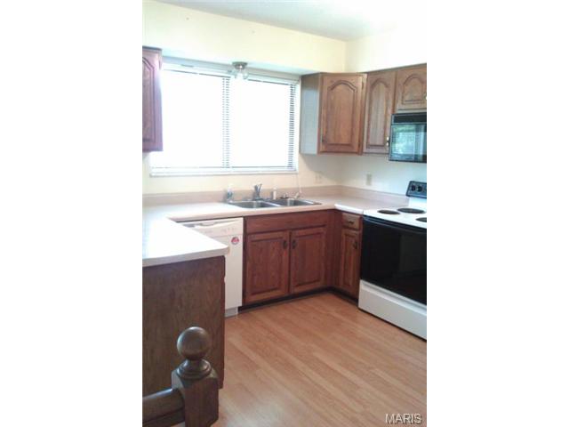 4 N Kern Dr, O'fallon, MO 63366 photo 9