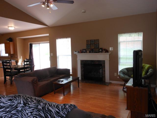 35 Saint Nicholas Ct, O'fallon, MO 63366 photo 2