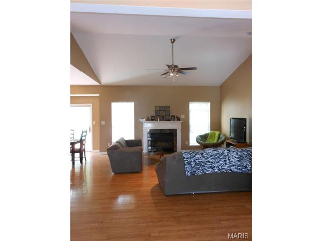 35 Saint Nicholas Ct, O'fallon, MO 63366 photo 3
